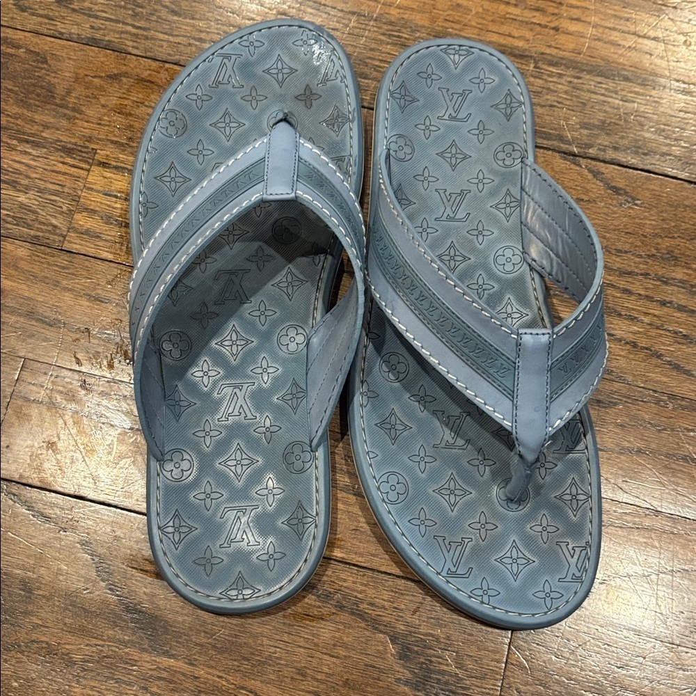Louis Vuitton Slate Blue Monogram Thong Sandals - size 9 - Picture 3 of 6